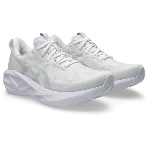 ASICS Novablast 5 Blanc-Gris / White-Piedmont Grey — vue avant extérieure (1011B974-100)