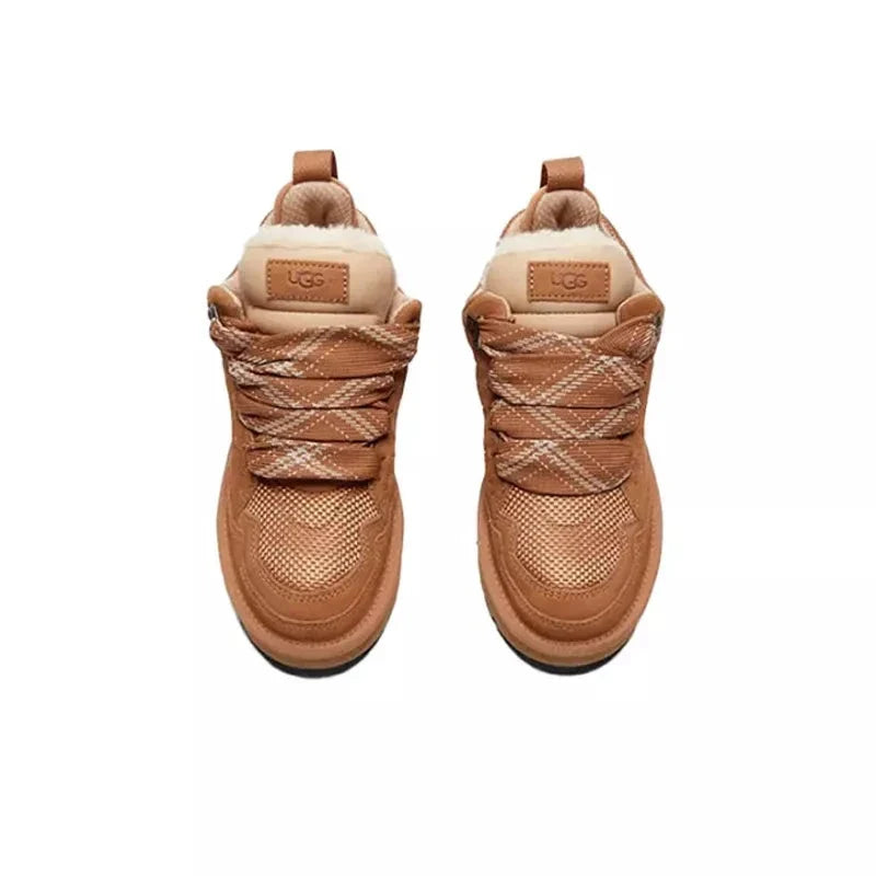 UGG Lowmel Femme – Chestnut & Beige – paire dessus