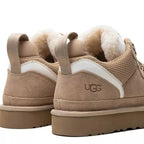 UGG Lowmel Femme – Sable & Blanc – detail talon