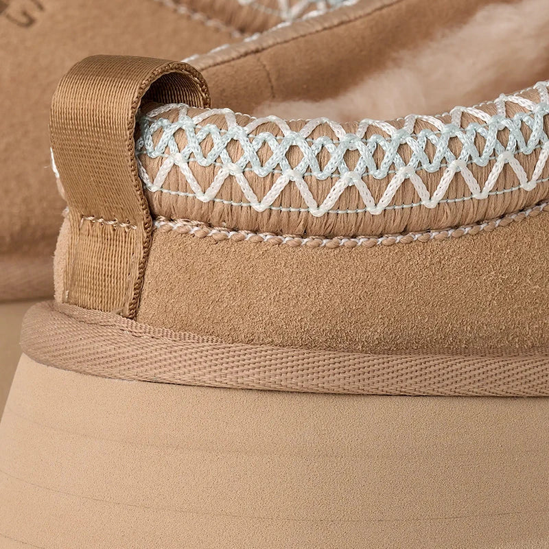 UGG Tazz II Femme – Sable & Beige – detail galon